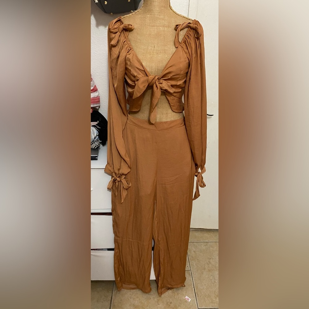 Elegant Brown Women's set with Bow Accents